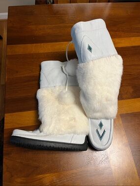 Mukluks Manitoba’s rabbit/ leather woman boots, size 7, new